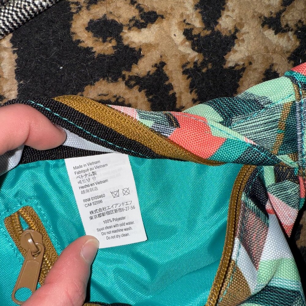 NWOT KAVU Original Rope Sling Bag Coastal Blocks Chevron Multicolor Adjustable - Picture 5 of 6